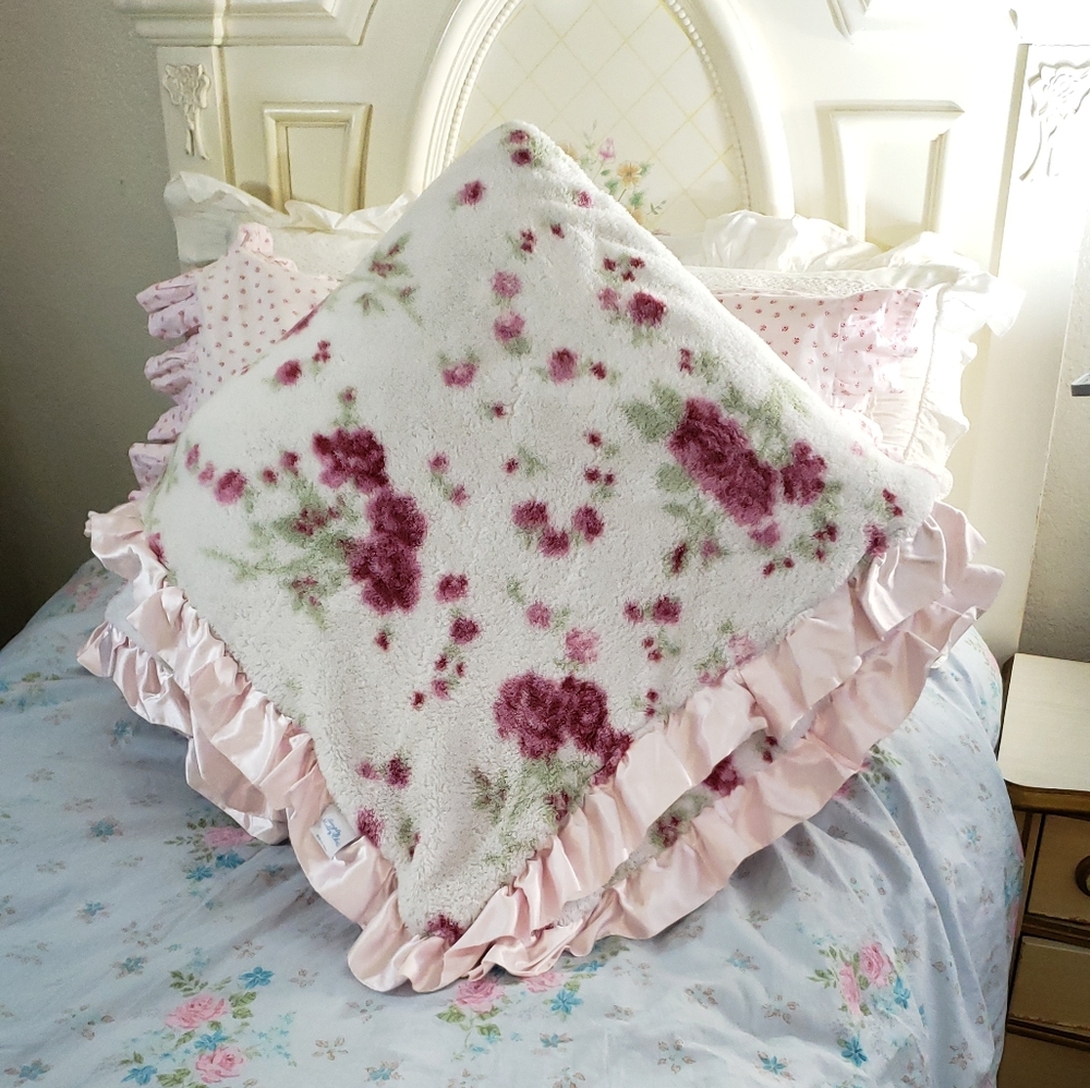 Simply Shabby Chic Rachel Ashwell QUEEN 2ply blanket